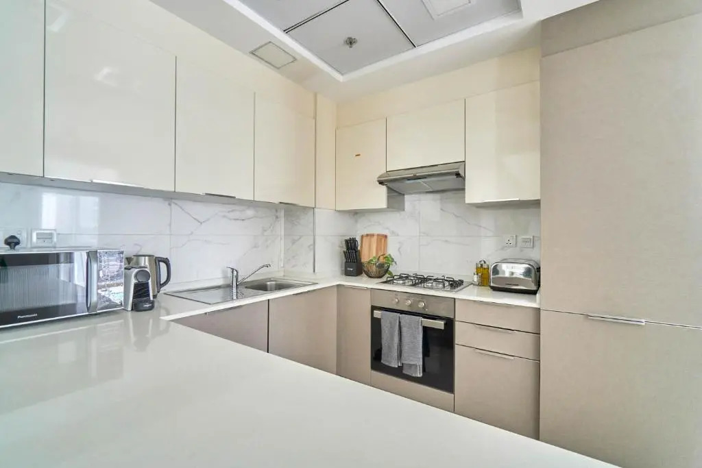 Stella Stays Chic 2 BDR Dubai JVC Large Terrace