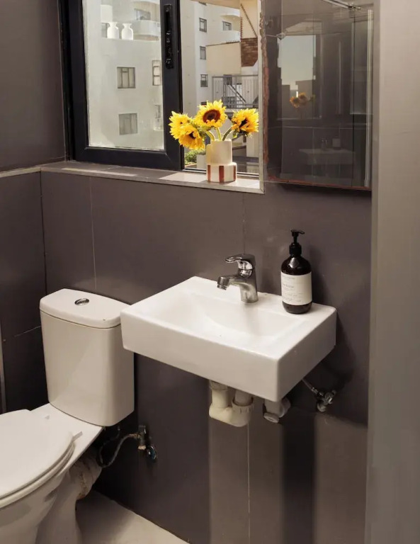 Foools Inn - Trendy Rooms available in the Heart of Sea Point
