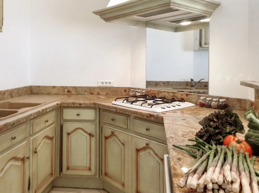 Near Montpellier, Apartment in Le Crès w/ air con & Wifi Minutes to Be
