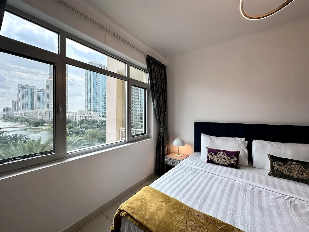 Lux BnB I Una Tower I Lakes View