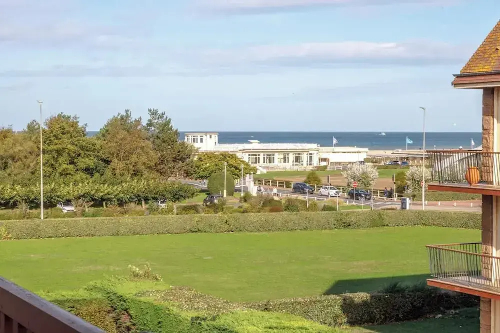 Luxury sea View 3br-2ba With Services in Deauville