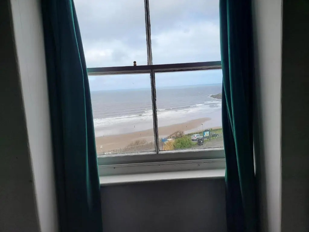 Sea view Penthouse flat 6 with fast WiFi and Free PARKING