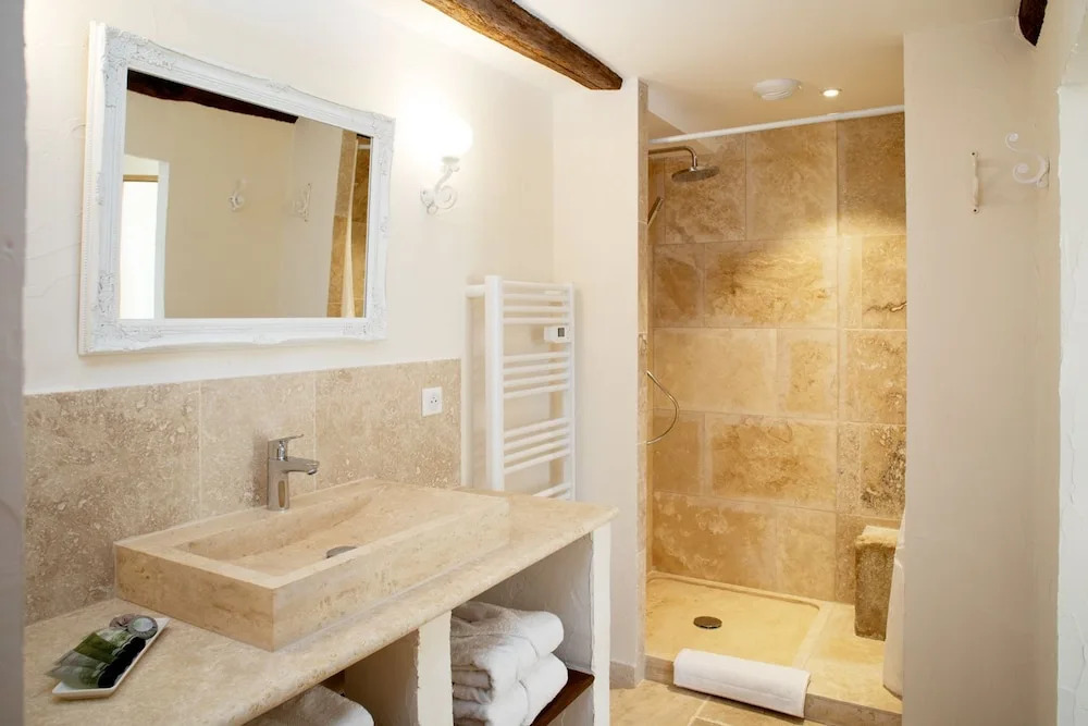 LHote Antique - MAISON DHOTE- 4 Suites avec cuisine