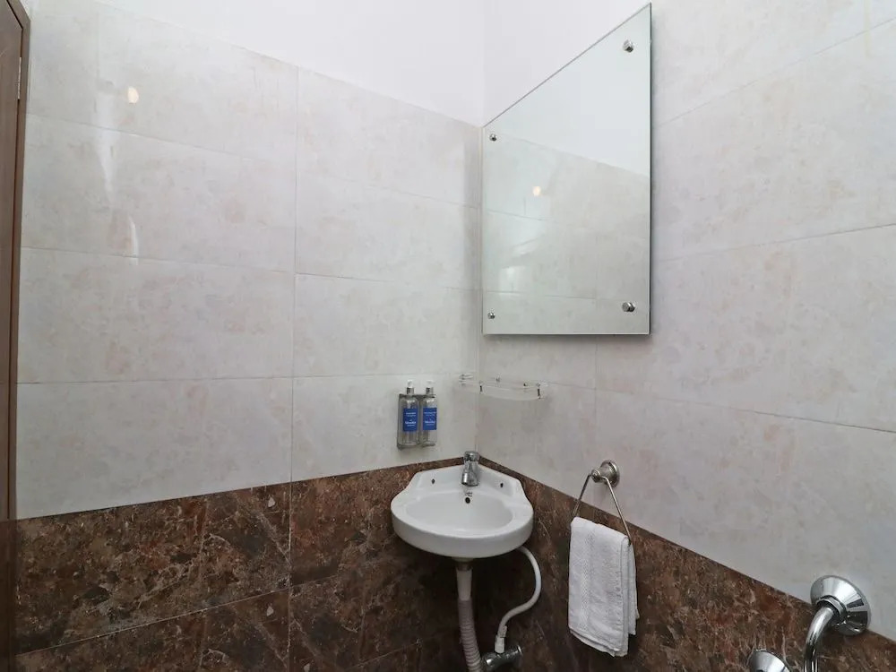SilverKey Executive Stays 37812 Royal Crown Airport