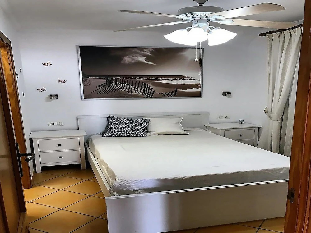 Dona Lola Micaela - fully equiped 1 bedroom ground floor beach front apartment with direct access to the beach of Calahonda CS155