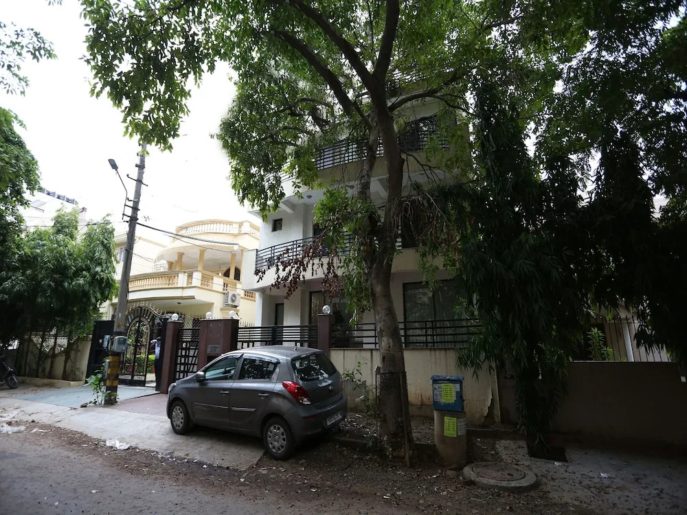 OYO 16410 Hotel Retreet