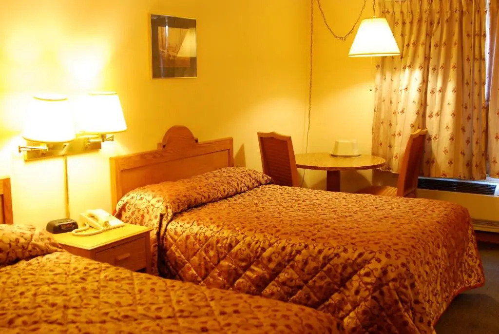Luck Country Inn