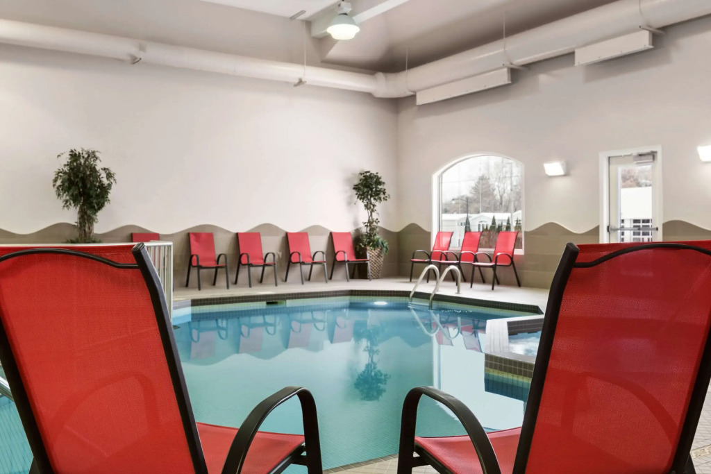 Days Inn & Suites by Wyndham Brandon