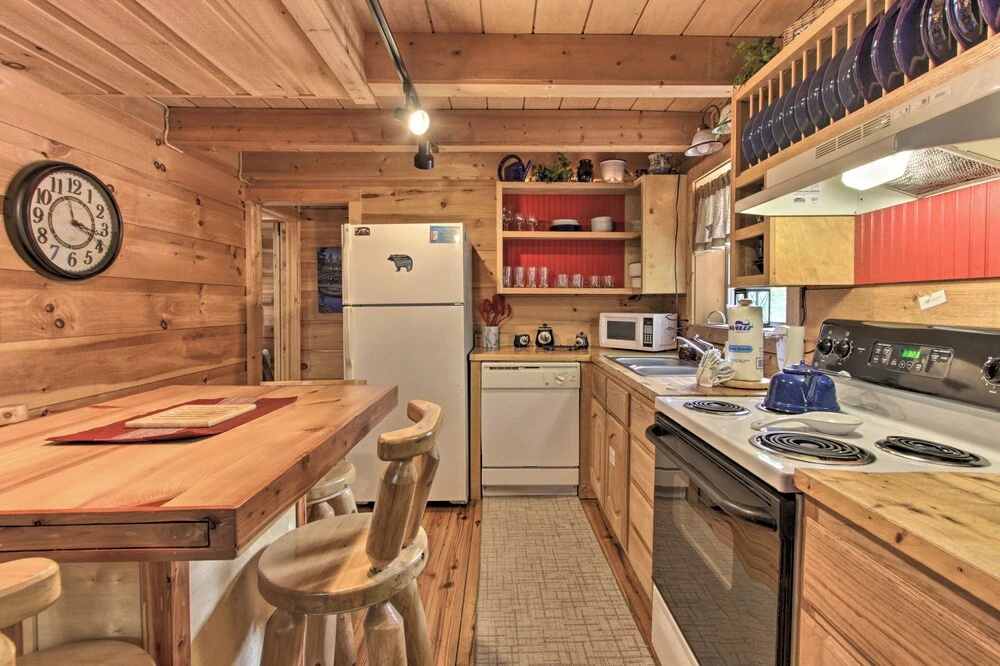A-frame Cabin w/ Hot Tub < 1 Mi to Ober Gatlinburg
