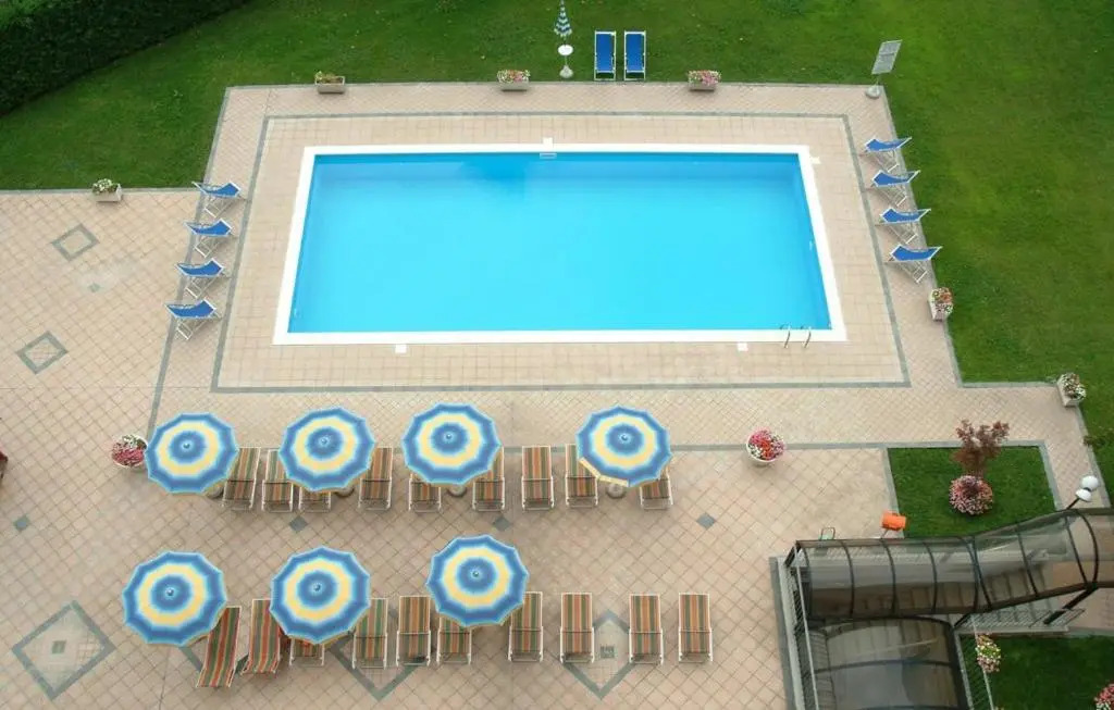 Hotel Embassy