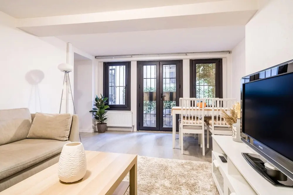 Convenient Flat w Garden 10 min to Galataport