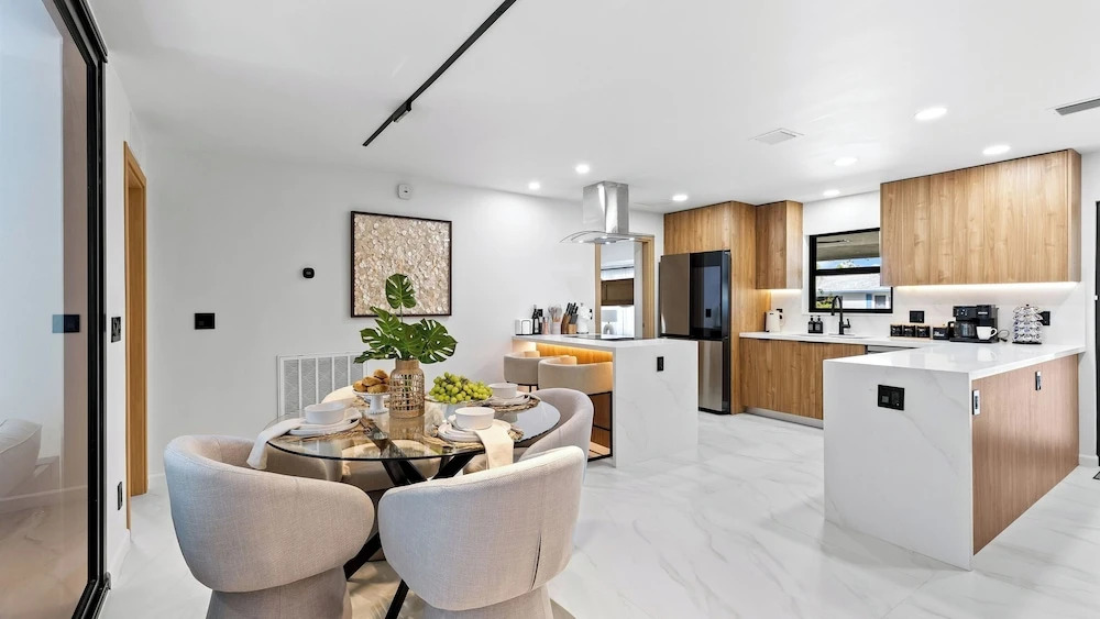 Soleil Oasis by Avantstay Screened Pool + Outdoor Lounge + Firepit Near the Beach