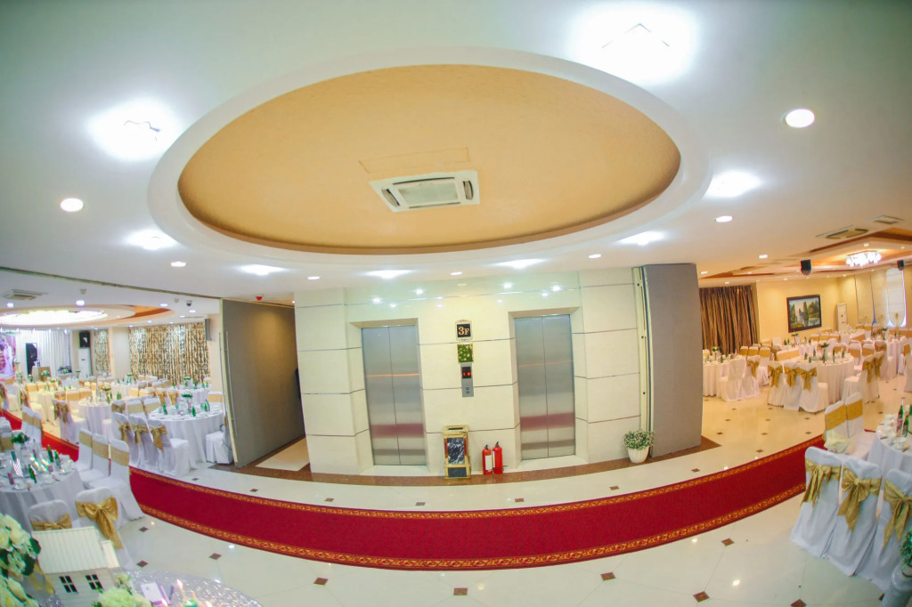 Level Hotel