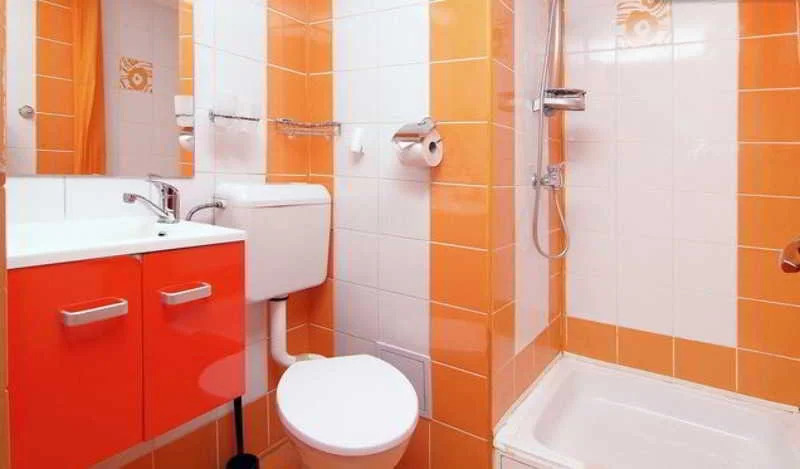 Nek Accommodation