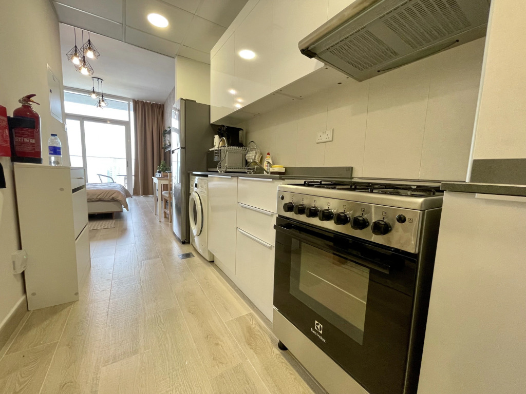 Spacious & Cute Studio with Balcony