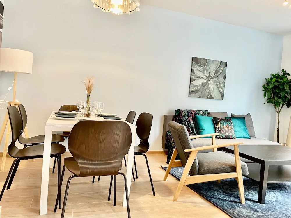 OneLuxStay near Fashion District