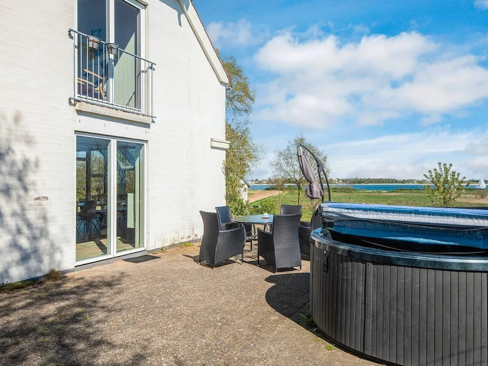 Townhouse With Spa and Activities