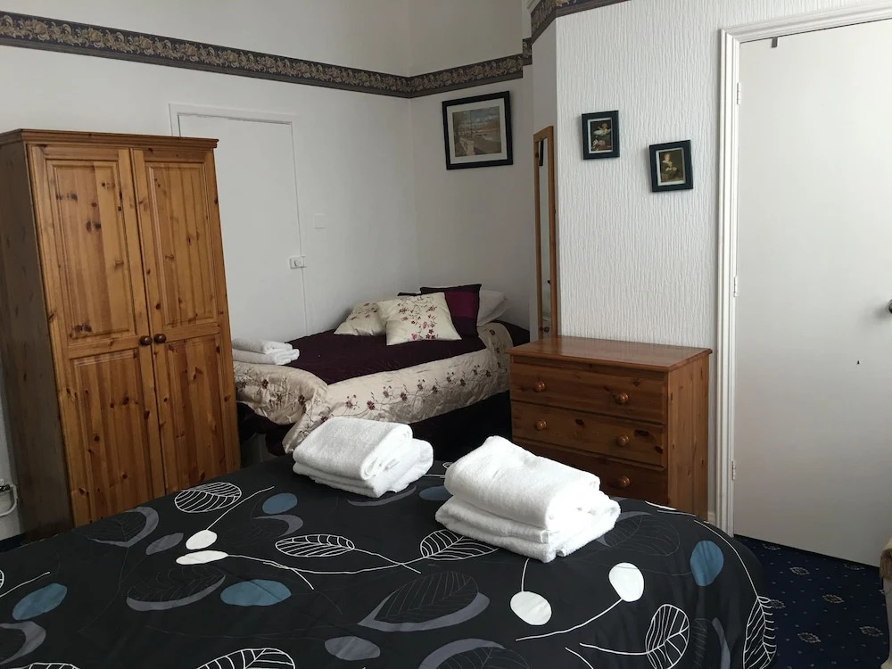 The Carlton Lodge