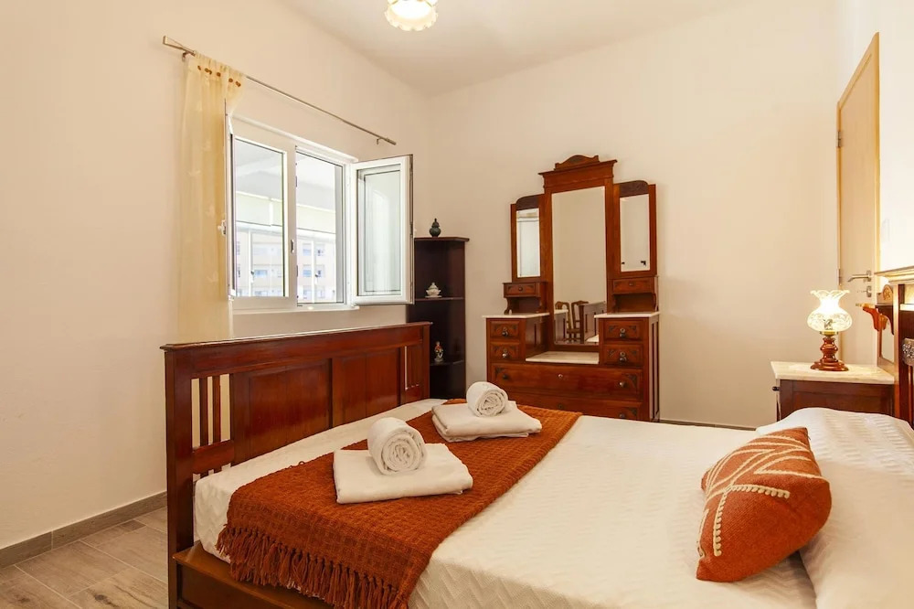 B100 - Abrotea Quaint 2 Bed Apartment in Lagos