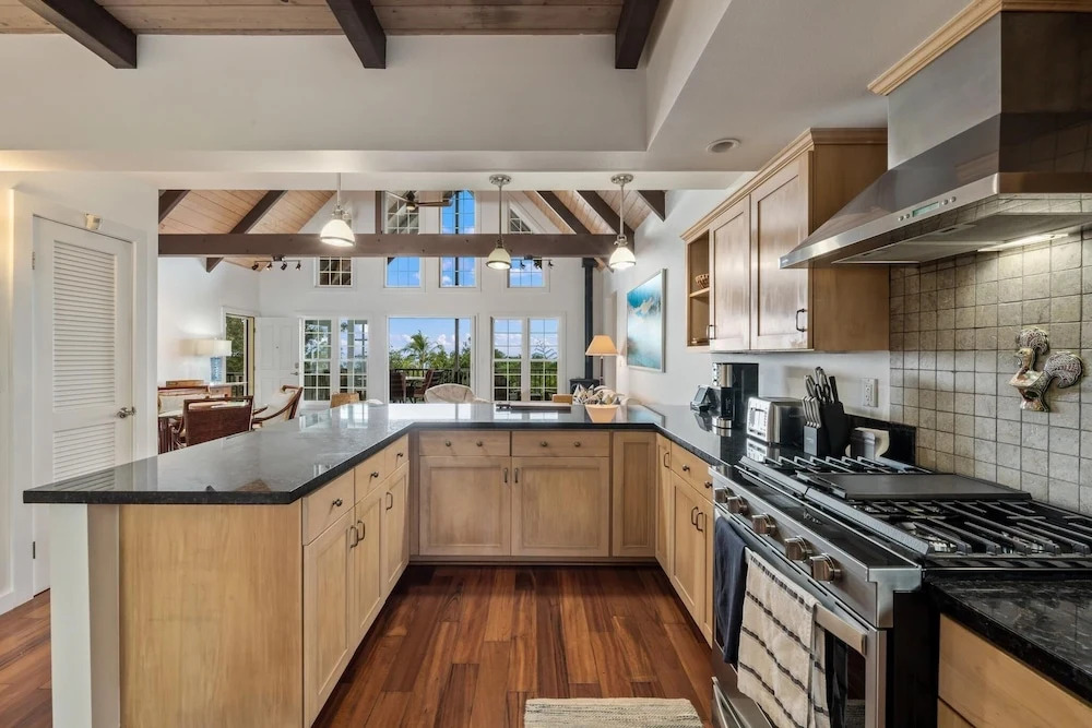 Hualalai 2 Bedroom Home by RedAwning