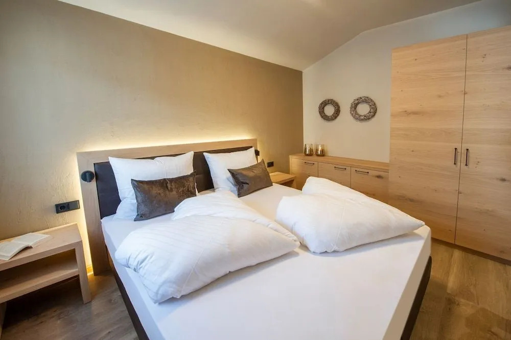 Haus Gregori Modern & Central Stay in Vineyard with Rooftop & Served Breakfast