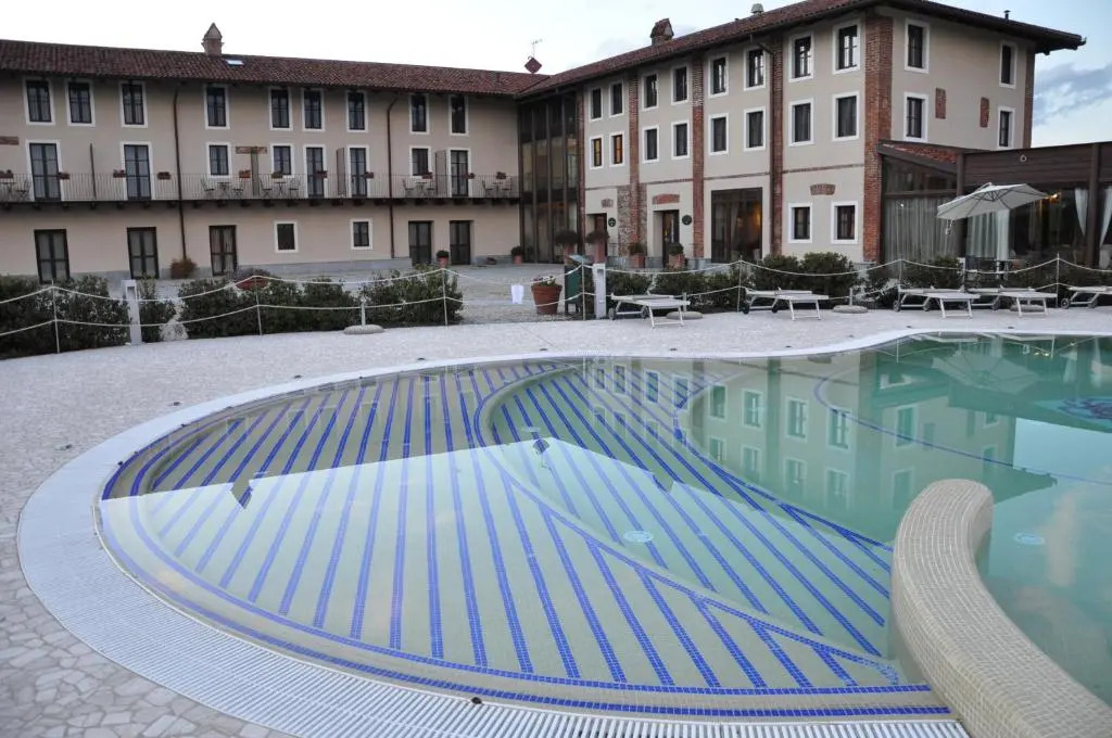 Relais Bella Rosina Pool & Spa