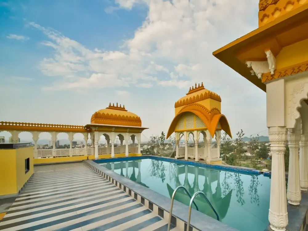 Capital O 38052 Hotel Bhopal Palace