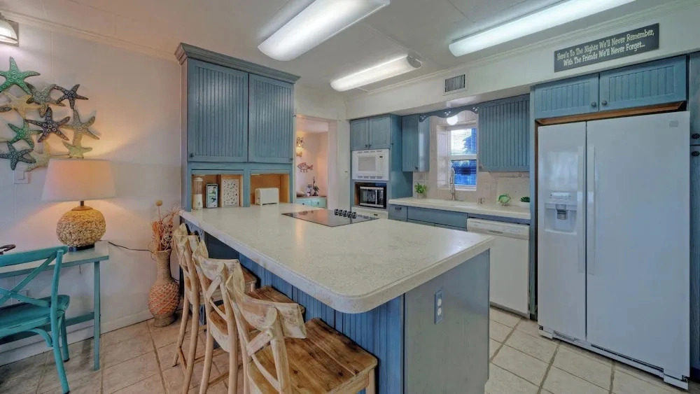 Serenity by the Sea 2-min Walk to Beach + Boardwalk + Golf Cart Zone 2 Pools + Basketball Access