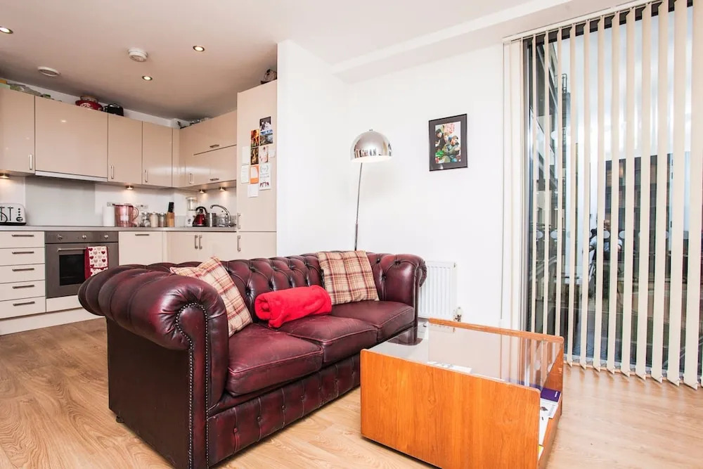 Lovely 1 Bedroom Apartment On the Canal