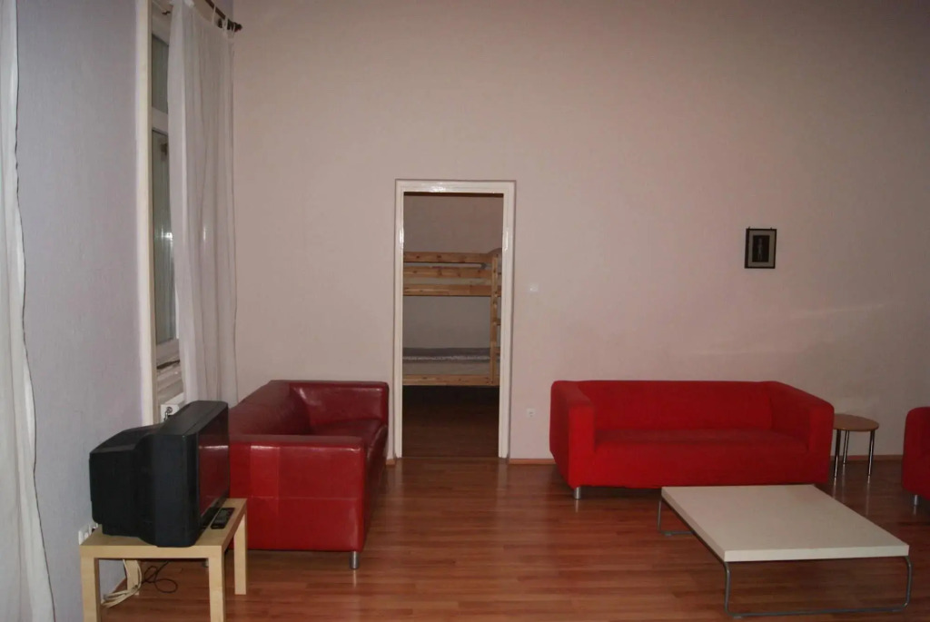 Happy Hostel