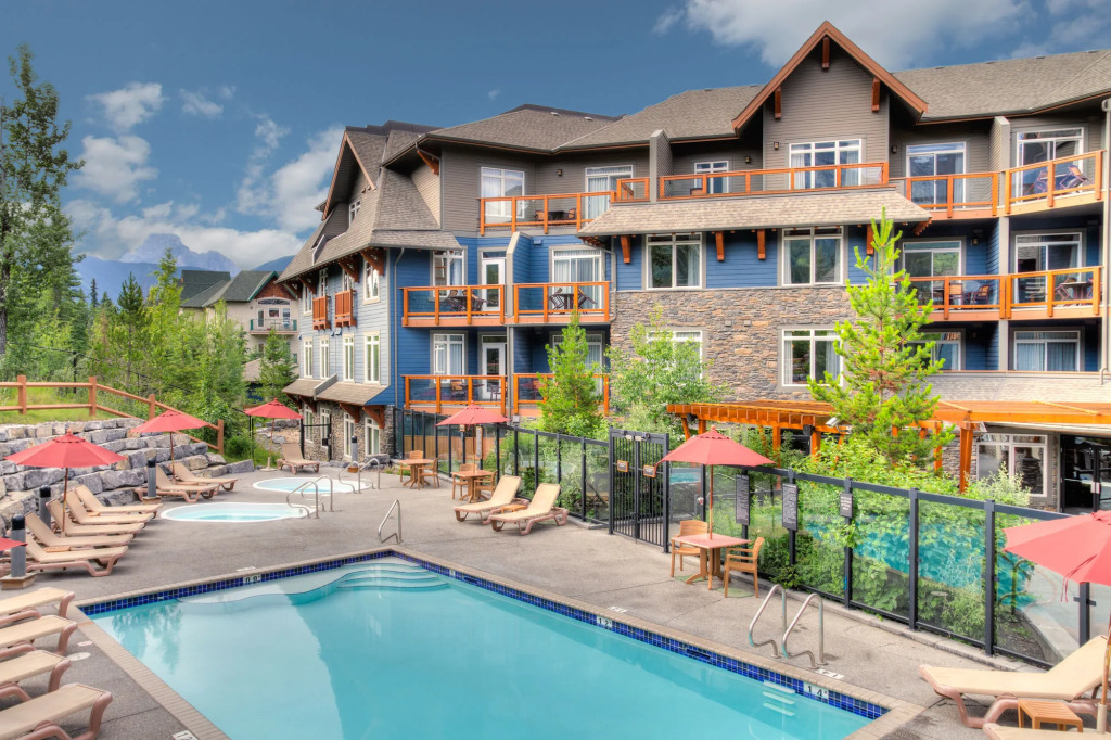 Blackstone Mountain Lodge by CLIQUE