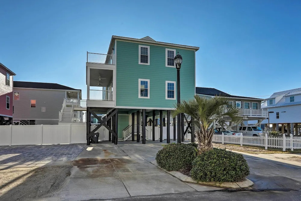 Spacious Murrells Inlet Hub w/ Pool, Walk to Shore
