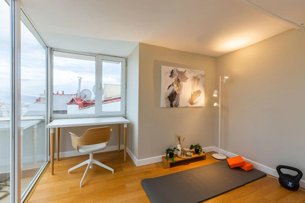 MISSAFIR Exceptional Flat w/Bosphorus View and Rec Room 3-Min Walk to Istiklal Street in Beyoglu