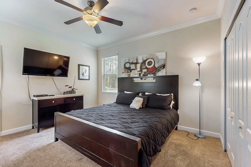Dog-friendly Home With Private Pool, High-speed Wifi, Central AC, & Washer/dryer