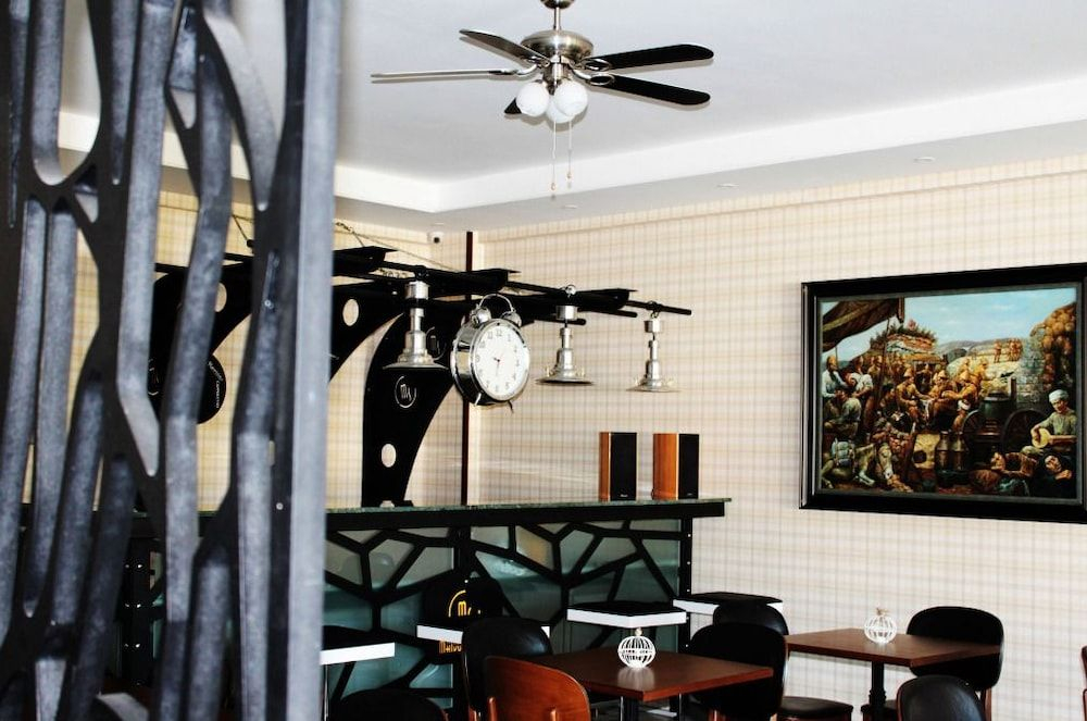 Maidos Hotel & Suites