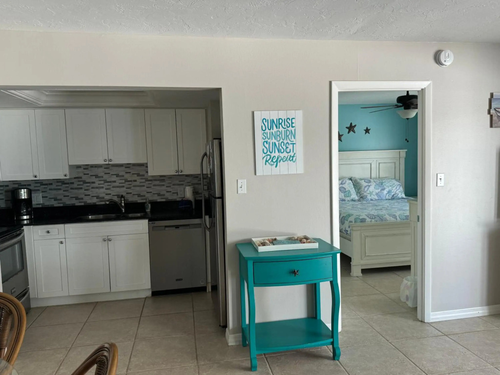 Beachfront Condo! Gulf View From All Rooms, Pool, Chairs Provided