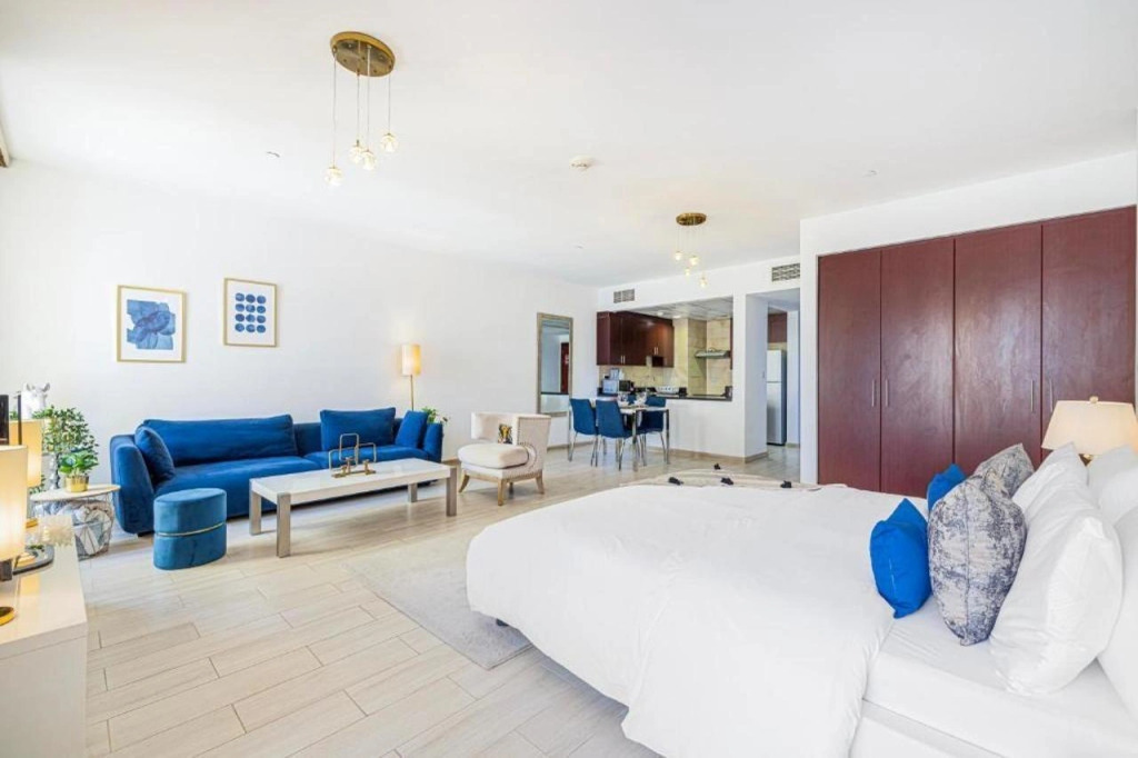 Stylish studio w/balcony close to the beach JBR
