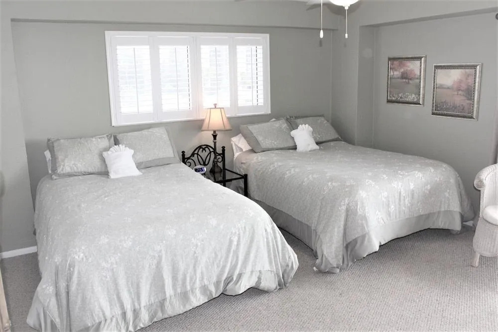 Jamaica Royale - 405 - 2 Br Condo