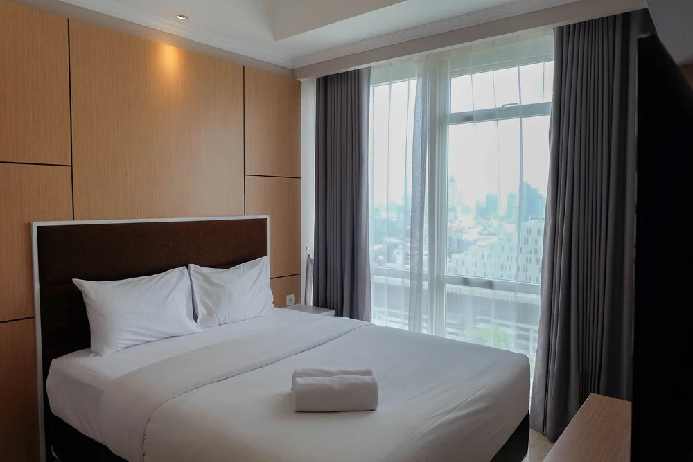 Lavish And Tranquil 2Br At Menteng Park Apartment