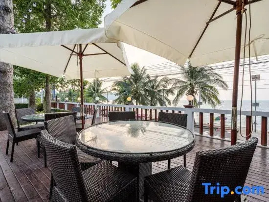 RimLay Beachfront Pool Villa