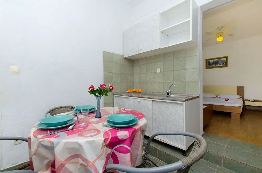 Apartments and Rooms Perica