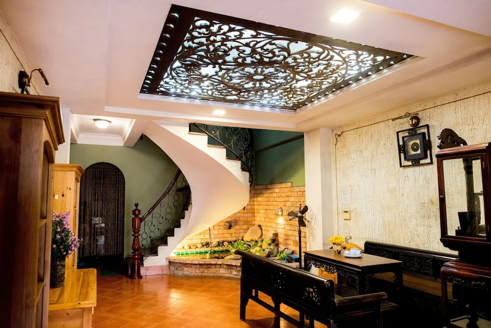 Dlux Saigon