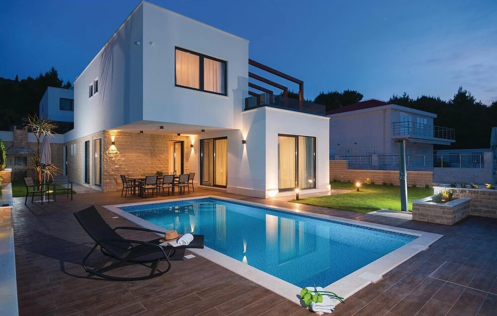 Amazing Home in Okrug Gornji With Sauna, Wifi and 6 Bedrooms