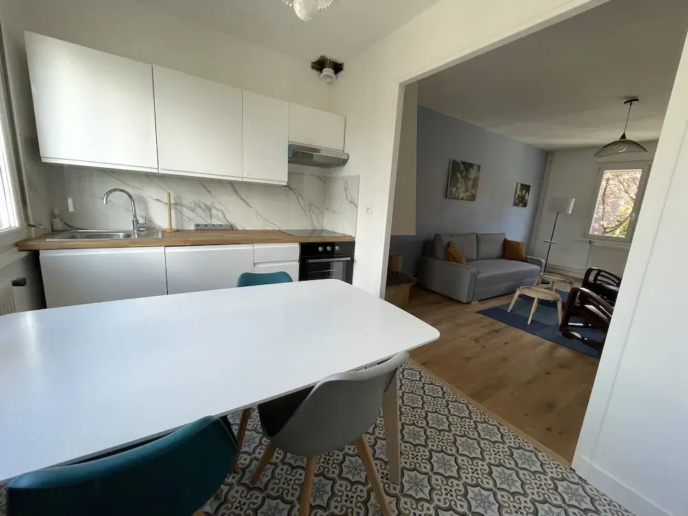 Belle maison avec grand jardin et garage