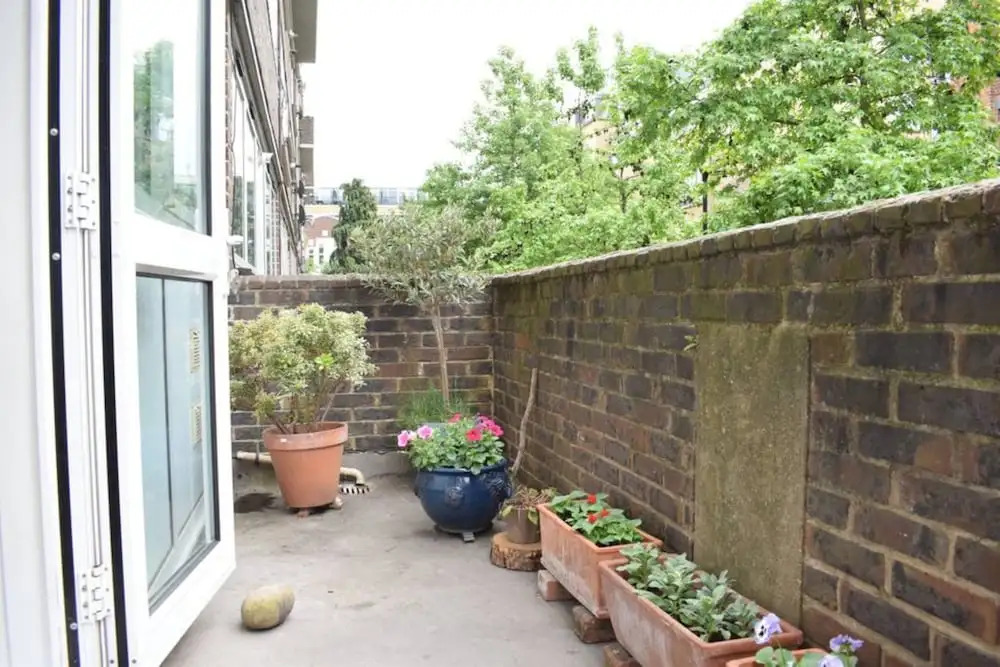 2 Bedroom Flat In Farringdon