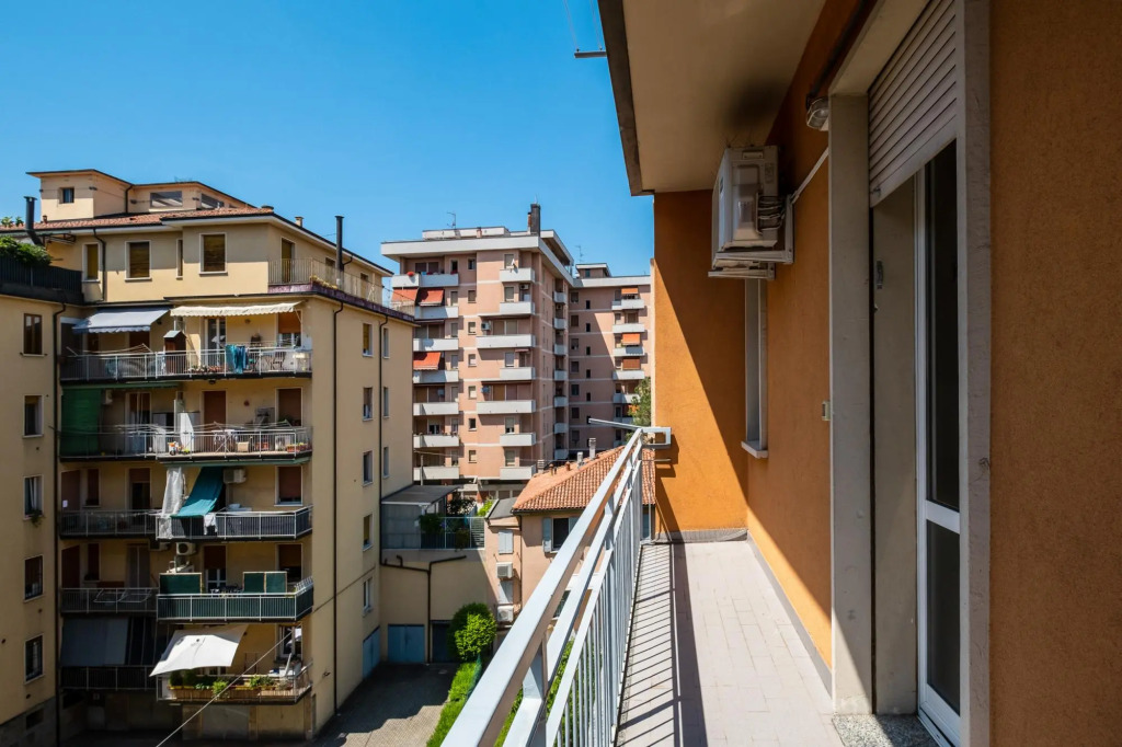 Bergonzoni Modern Apartment by Wonderful Italy
