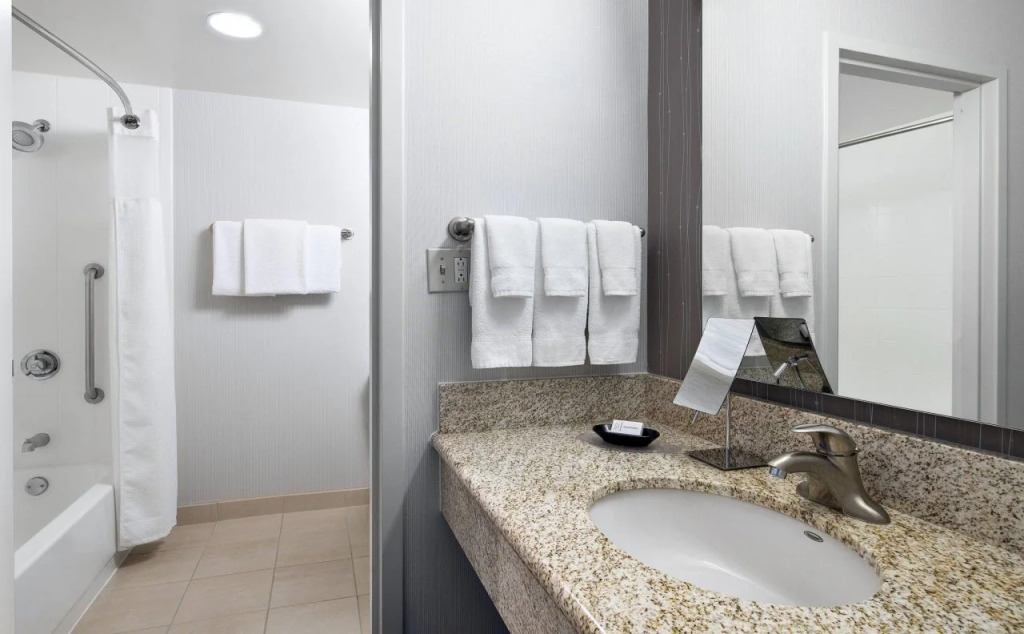 Courtyard by Marriott Pittsburgh Airport