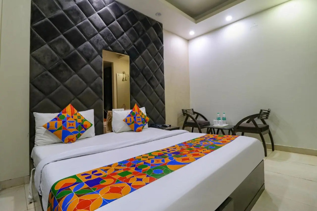 FabHotel Yug Villa
