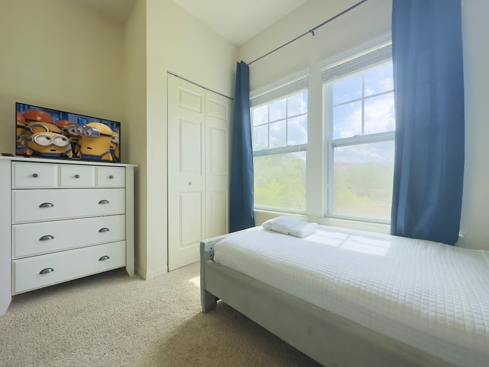 Minions Themed 4 bedrooms Home Near Disney Sleeps 10 4 Townhouse