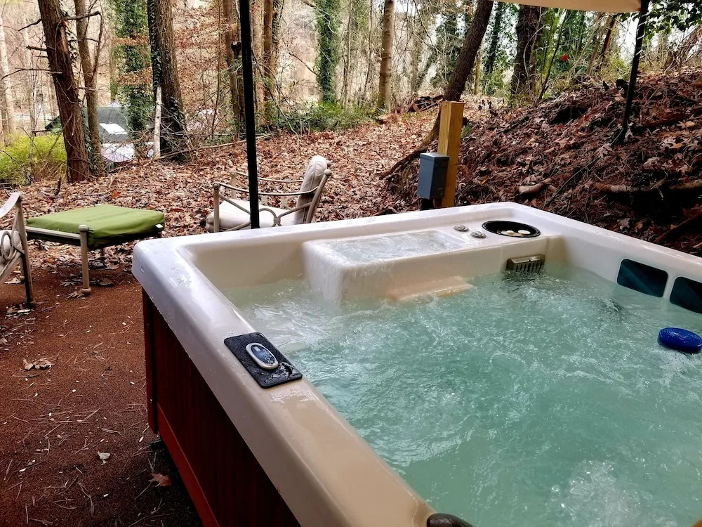 Bear Creek Lodge and Cabins in Helen Ga - Pet Friendly, River on Property, Walking Distance to downtown Helen